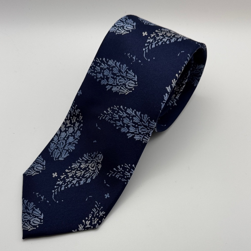 NWT Paul Fredrick Silk Navy Tie with Light Blue Paisley Clusters